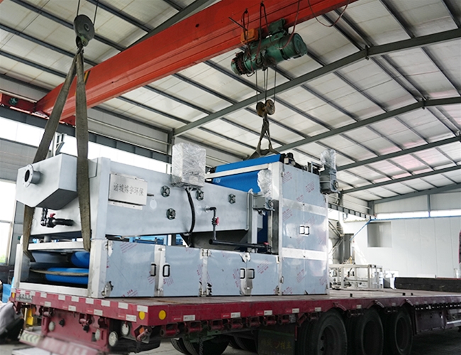 一台带式浓缩脱水一体机完工发货，助力化工企业污泥处理！