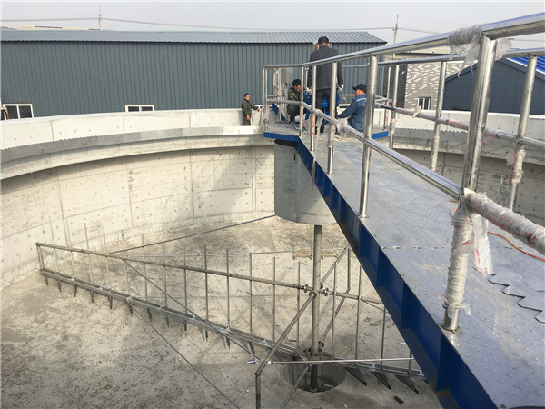 中心传动刮泥机